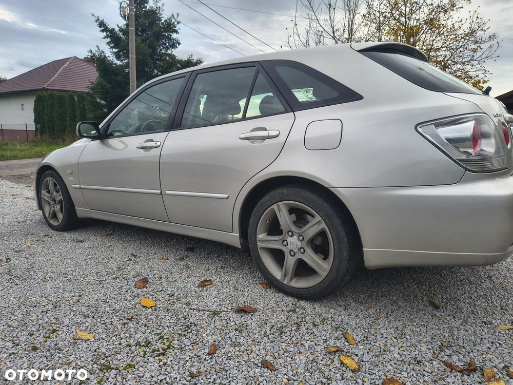 Lexus IS 300 Elegance - 3