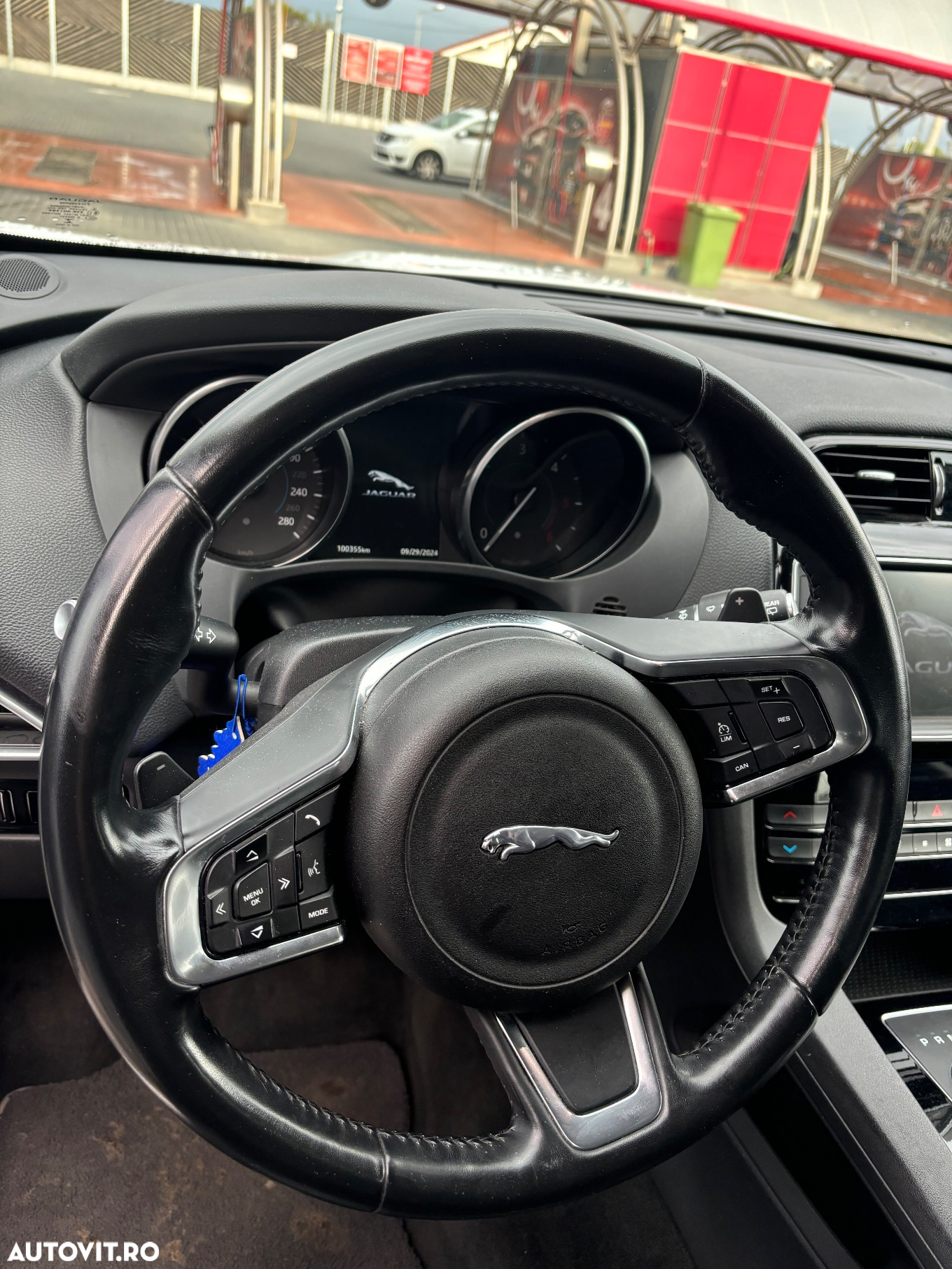 Jaguar F-Pace - 5
