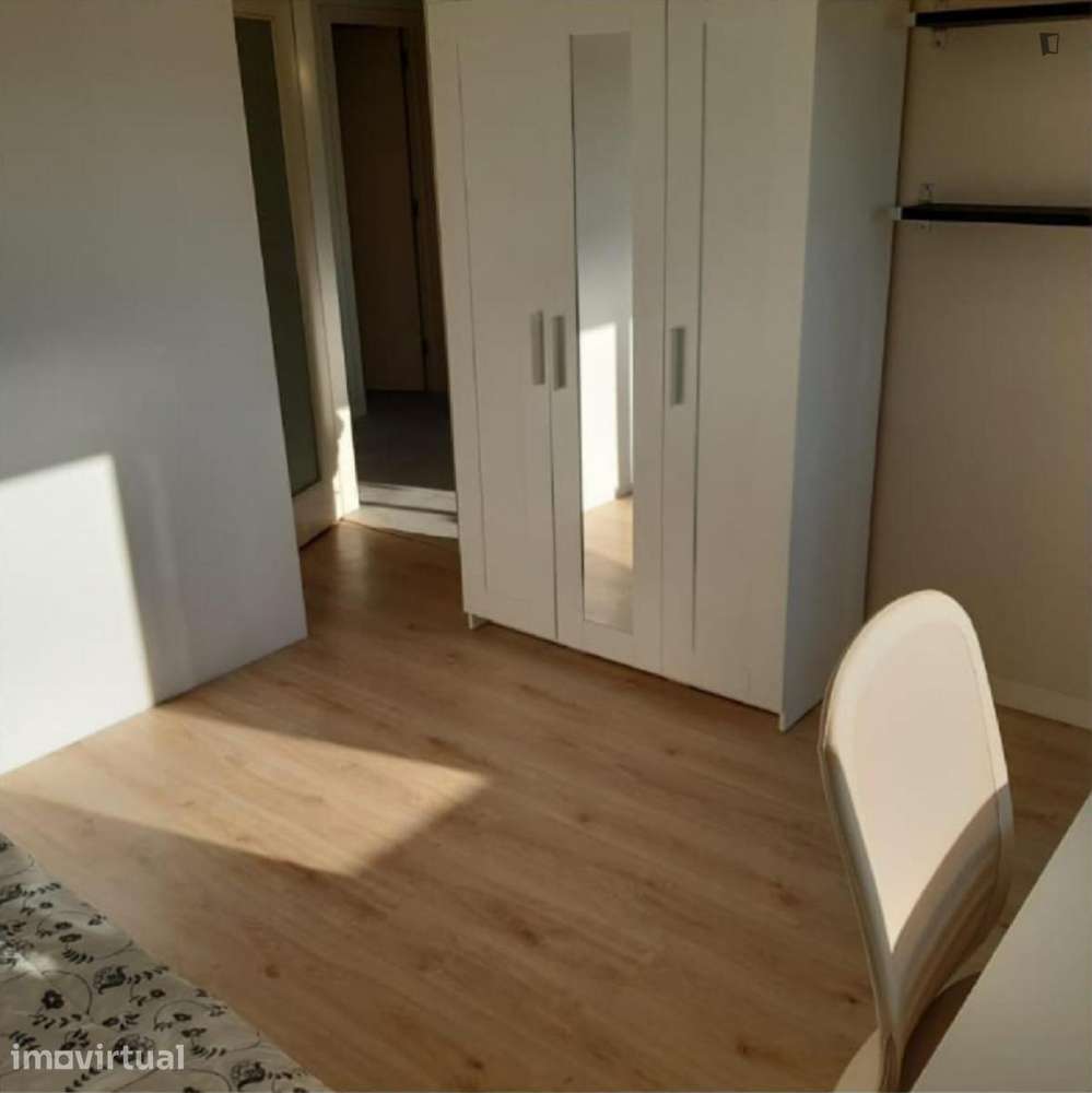 Quarto - localizado em Paranhos Porto - Grande imagem: 3/12