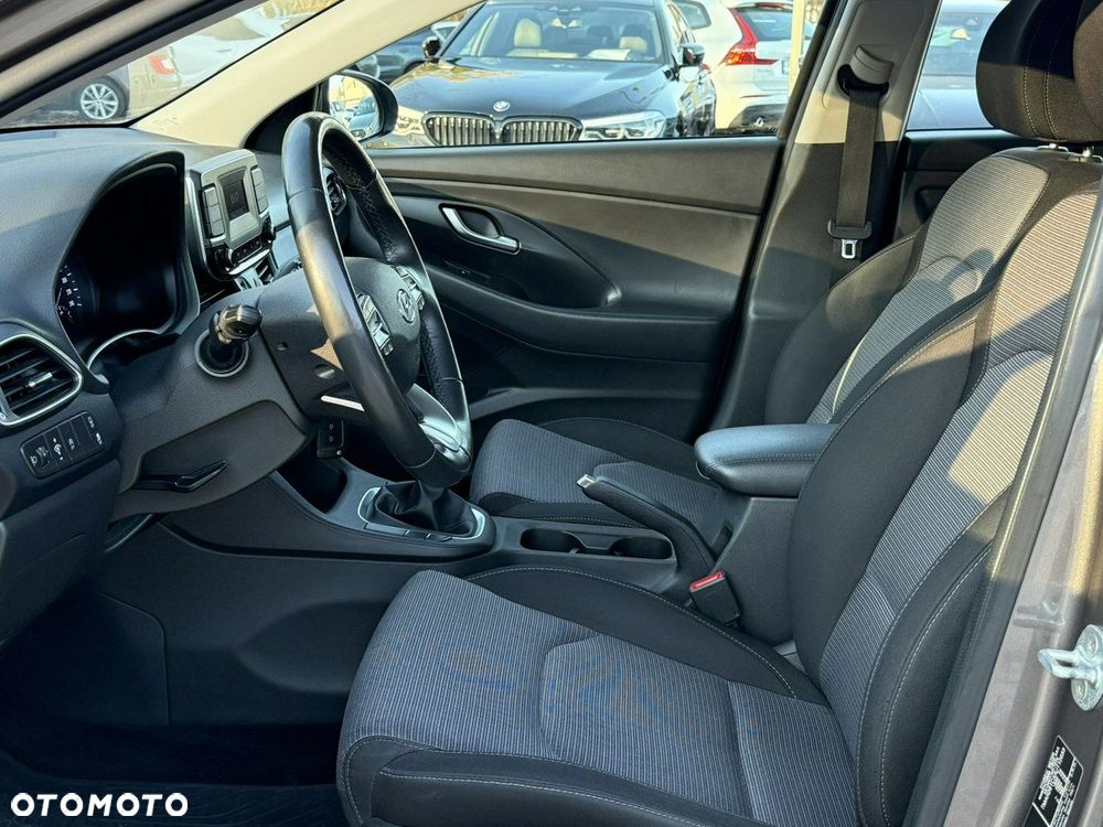 Hyundai i30 1.5 DPI Classic + - 12