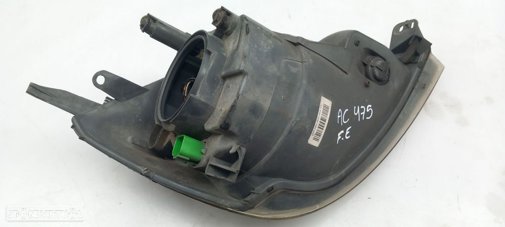 Ótica / farol esquerda FORD Fiesta V (JH_, JD_) - 3