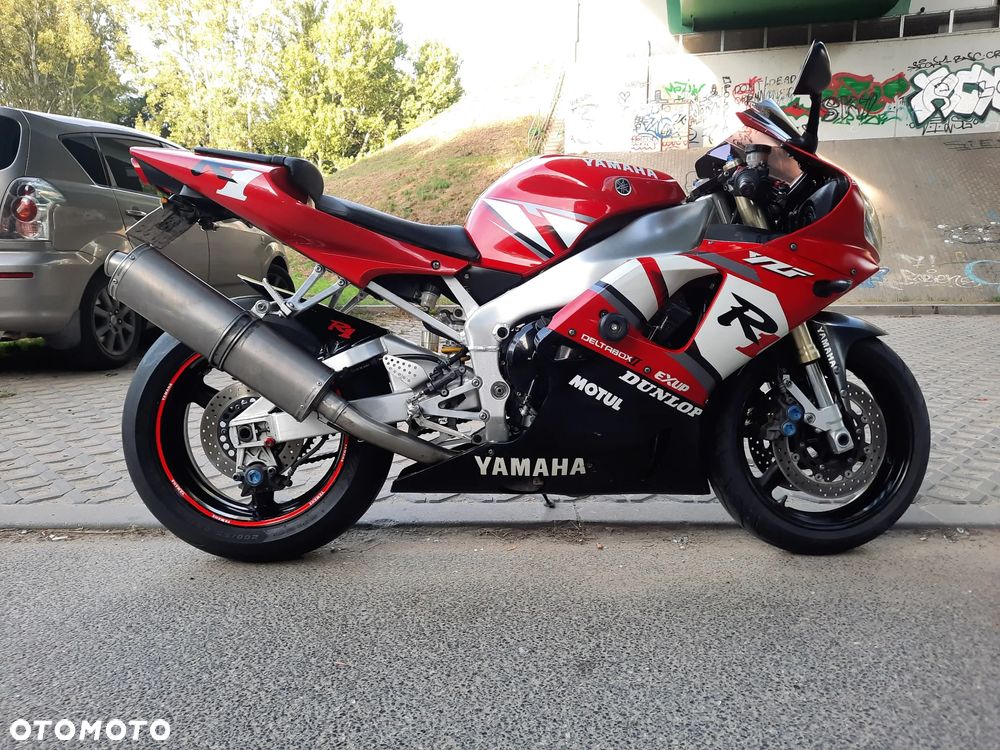 Yamaha R1 - 6