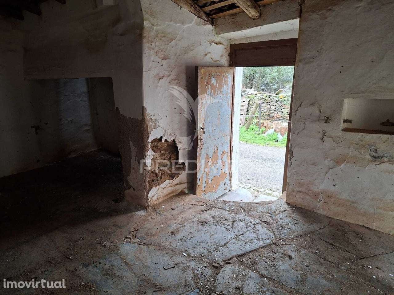 Moradia com 4 divisões + Terreno Rustico com 2750m2 - Grande imagem: 3/32