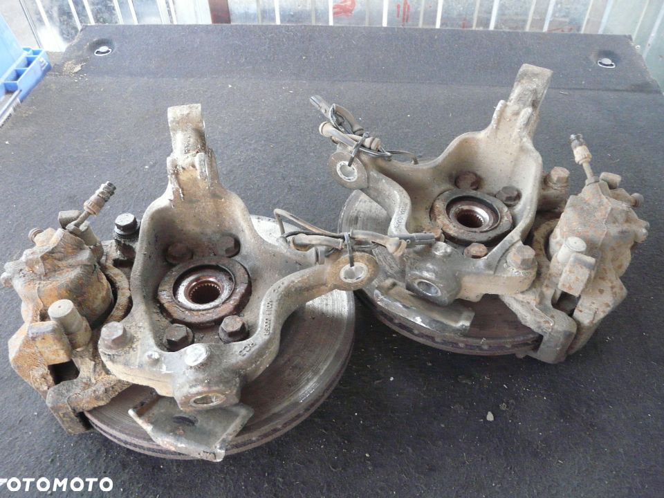Zwrotnica przednia lewa prawa piasta Renault Laguna 3