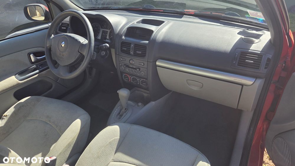 Renault Clio 1.4 16V Privilege - 9