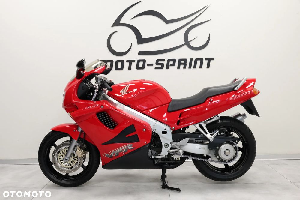 Honda VFR - 3