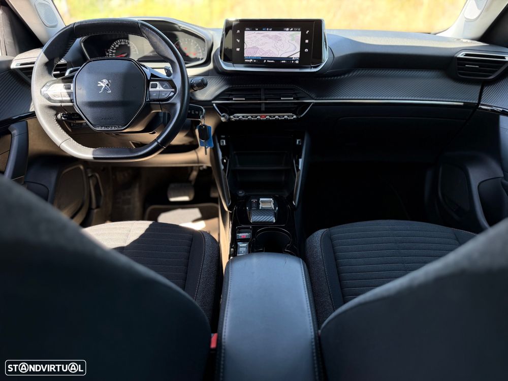Peugeot 2008 PureTech 130 EAT8 GT - 4