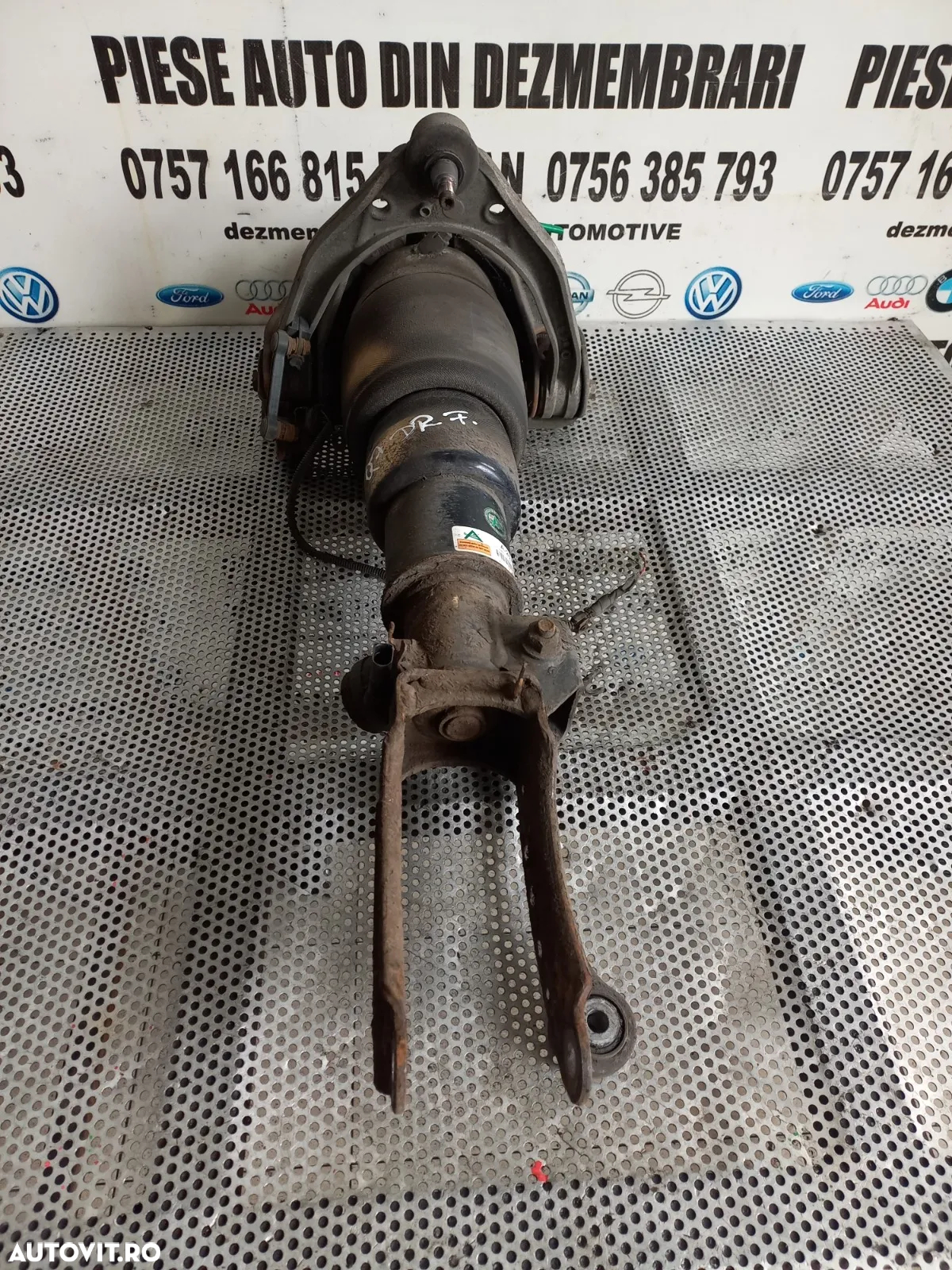 Perna Aer Amortizor Pneumatic Dreapta Fata Audi Q7 4L Testata - Dezmembrari Arad - 4