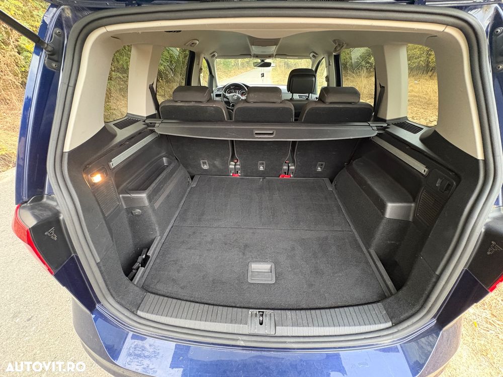 Volkswagen Touran - 10