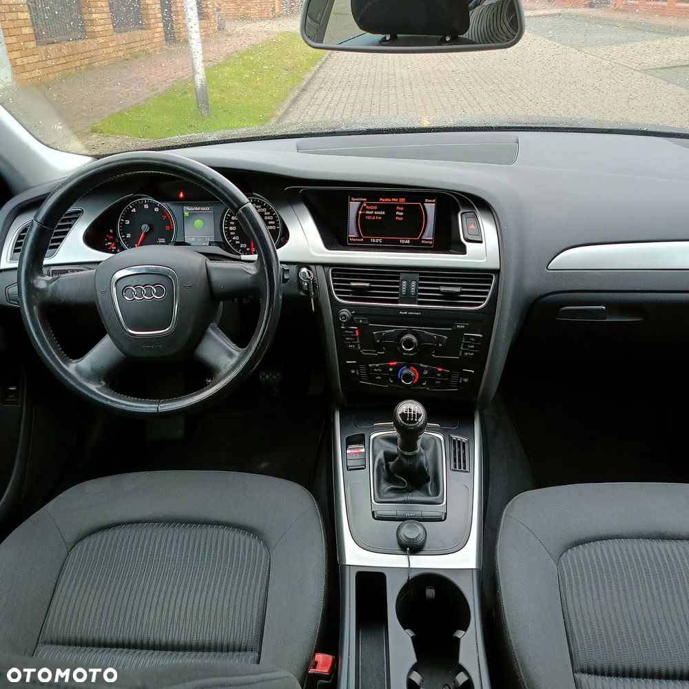 Audi A4 Limousine - 8