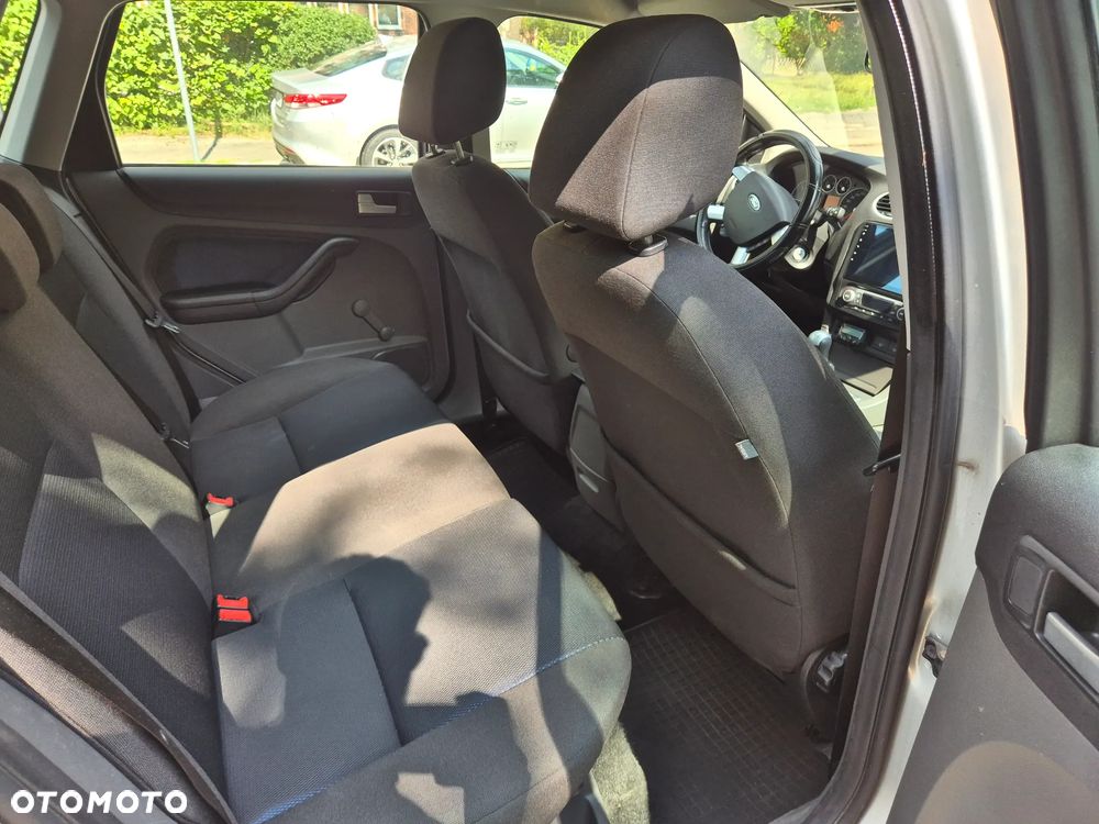 Ford Focus 1.6 TDCi DPF Ambiente - 7