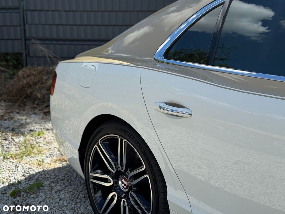 Bentley Flying Spur V8 Convertible - 17