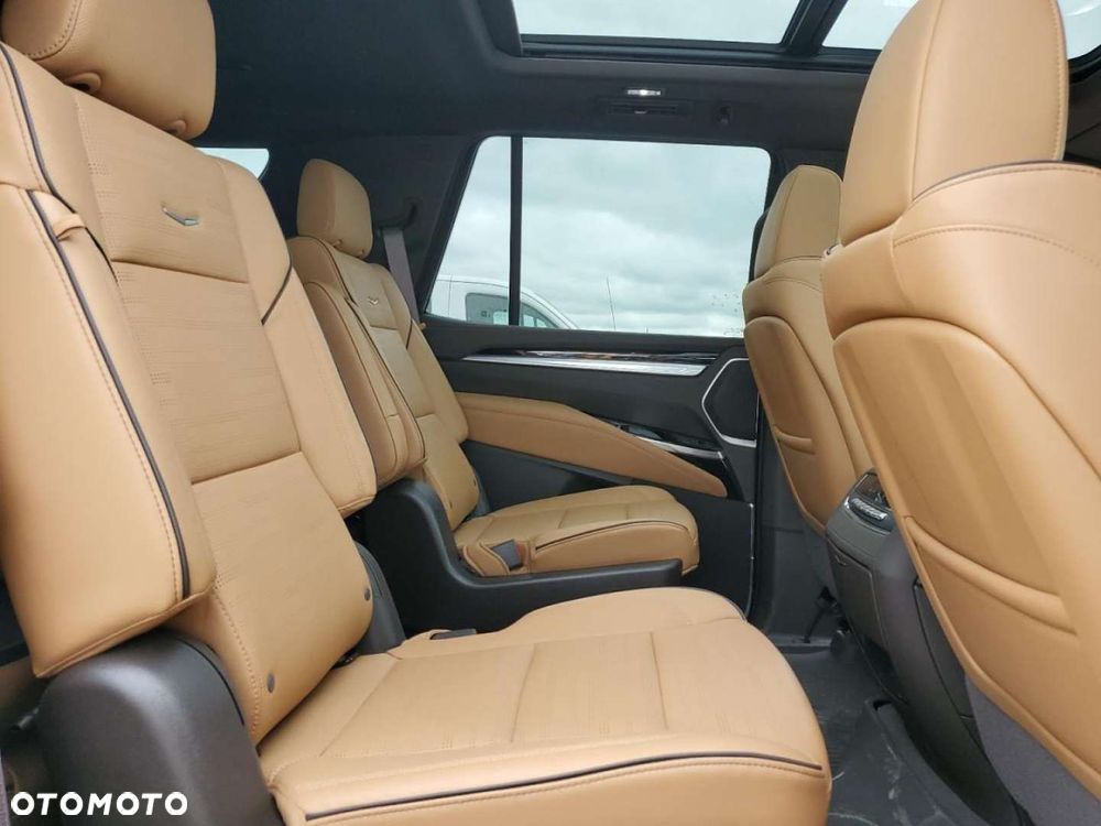 Cadillac Escalade - 2