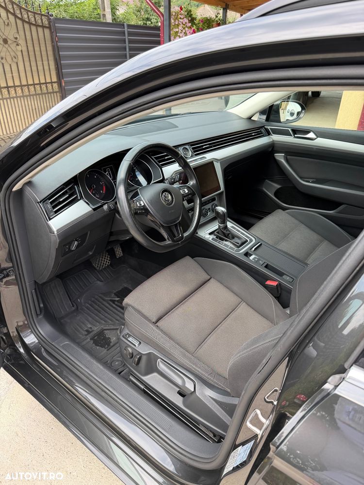 Volkswagen Passat - 4