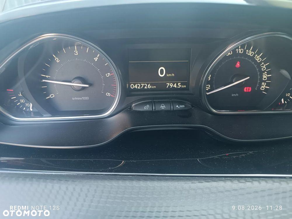 Peugeot 2008 1.5 BlueHDi Allure S&S - 21