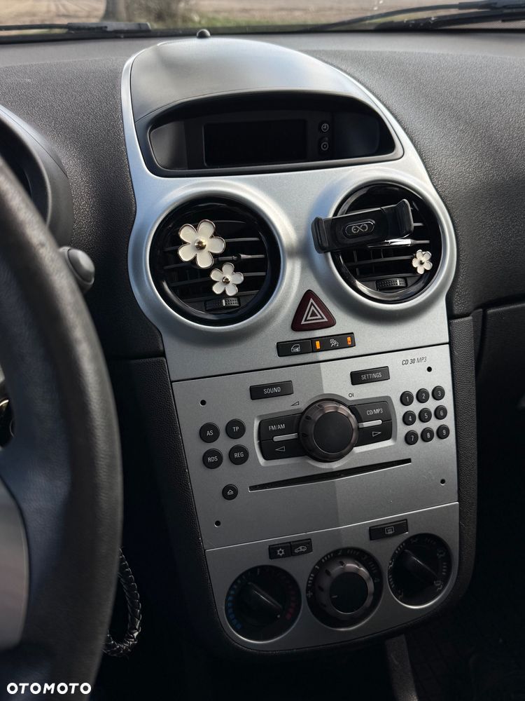 Opel Corsa 1.2 16V Cosmo - 17