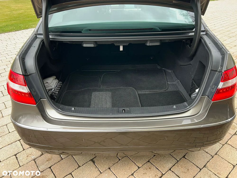 Mercedes-Benz Klasa E 200 CDI DPF BlueEFFICIENCY Automatik Elegance - 21