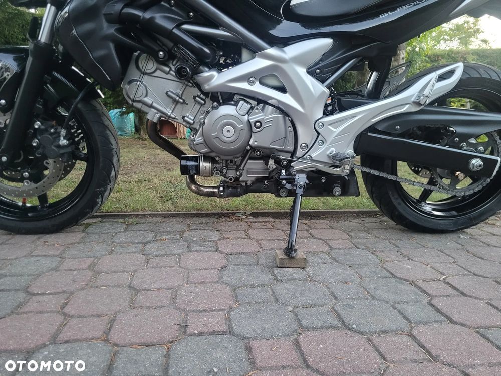 Suzuki Gladius - 25