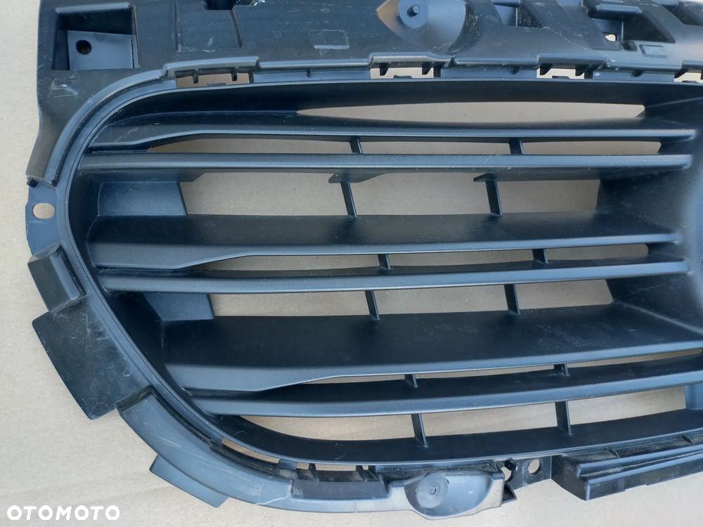 MERCEDES CITAN W420  21- GRILL ATRAPA ORYGINAŁ ! STAN BDB ! - 4