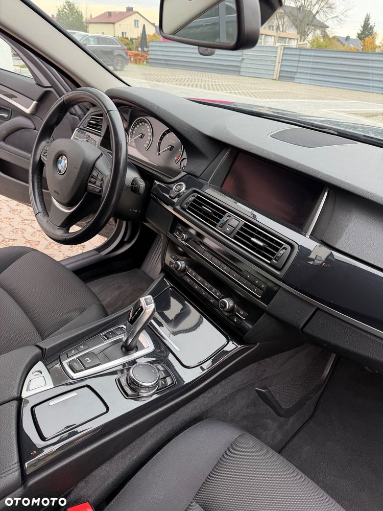BMW Seria 5 530d xDrive - 13