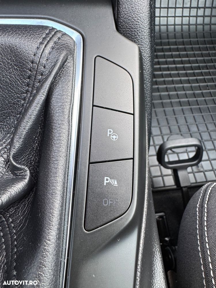 Ford Focus - 32