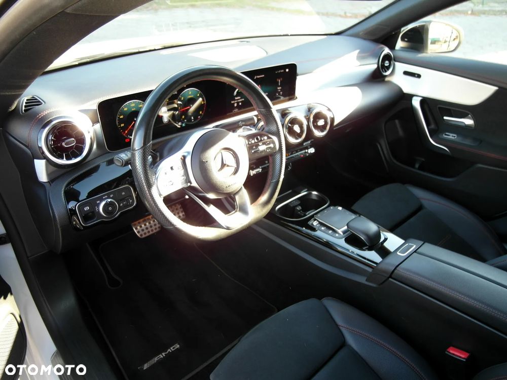 Mercedes-Benz CLA 220 d AMG Line 8G-DCT - 24