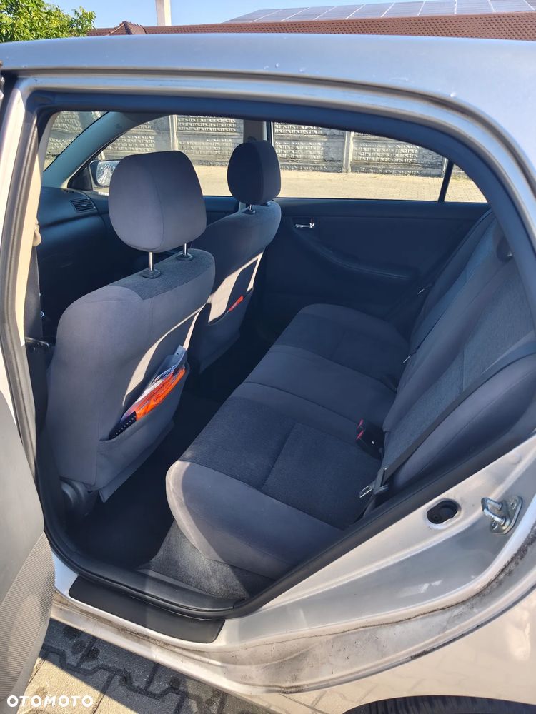 Toyota Corolla - 10
