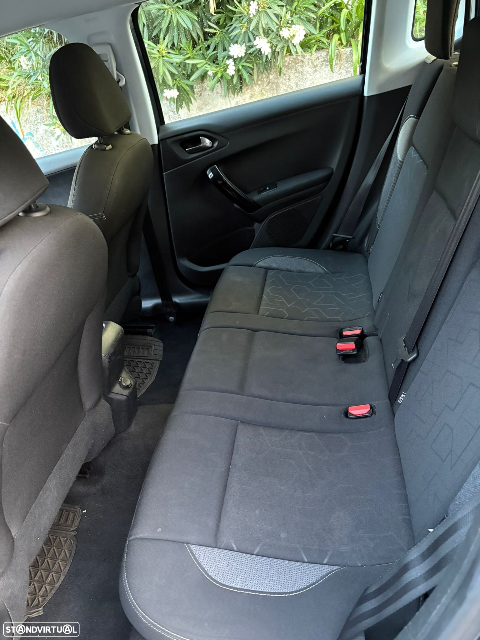 Peugeot 2008 1.5 BlueHDi Style - 14