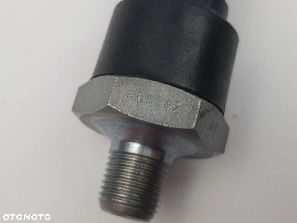 NOWY ORYGINALNY Czujnik ciśnienia oleju Toyota Aygo Yaris 401742 - 9