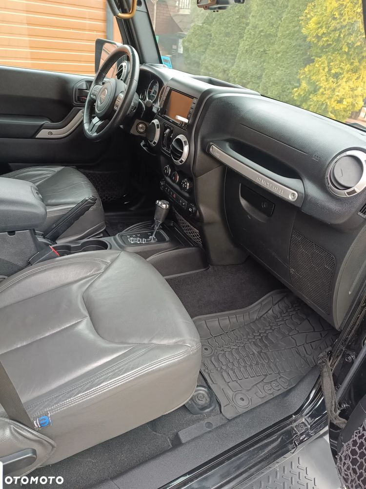 Jeep Wrangler 3.6 Unlim Sahara - 25