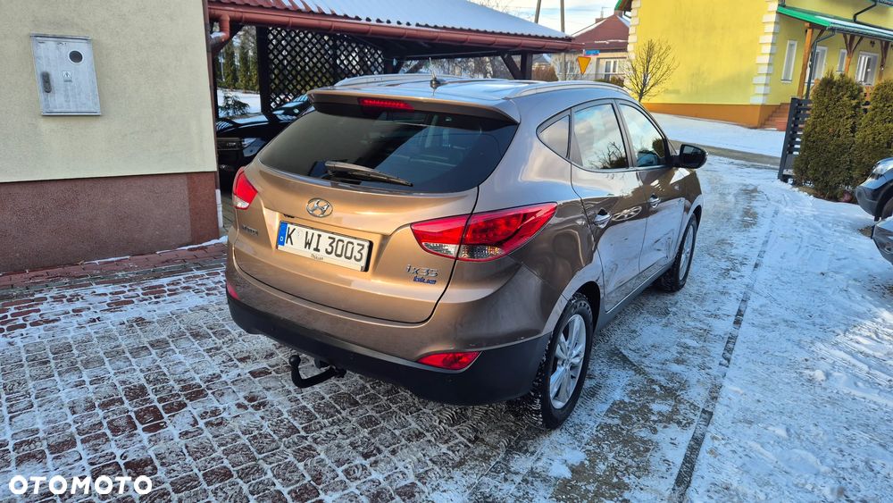 Hyundai ix35 1.7 CRDi 2WD blue Finale Gold - 12