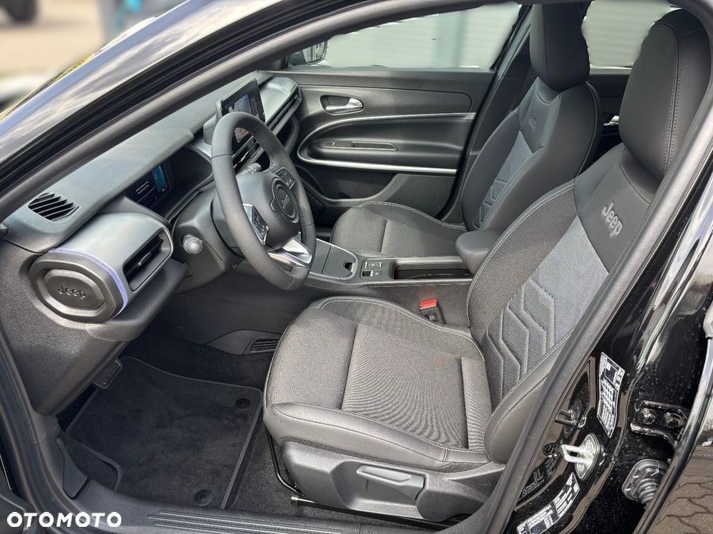 Jeep Avenger 1.2 T3 mHEV Summit FWD eDCT6 - 10