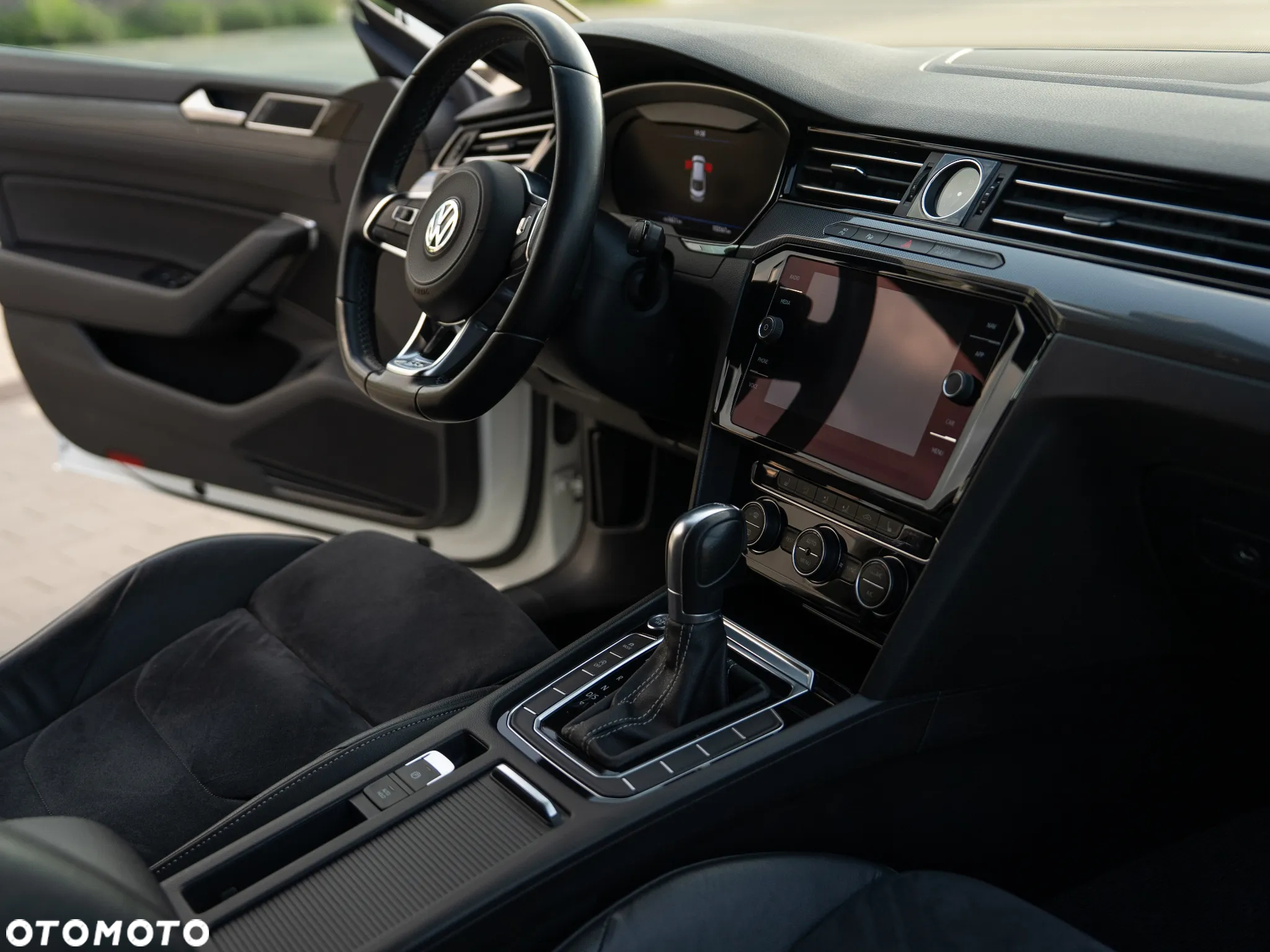 Volkswagen Arteon 2.0 TDI SCR R-Line DSG - 17