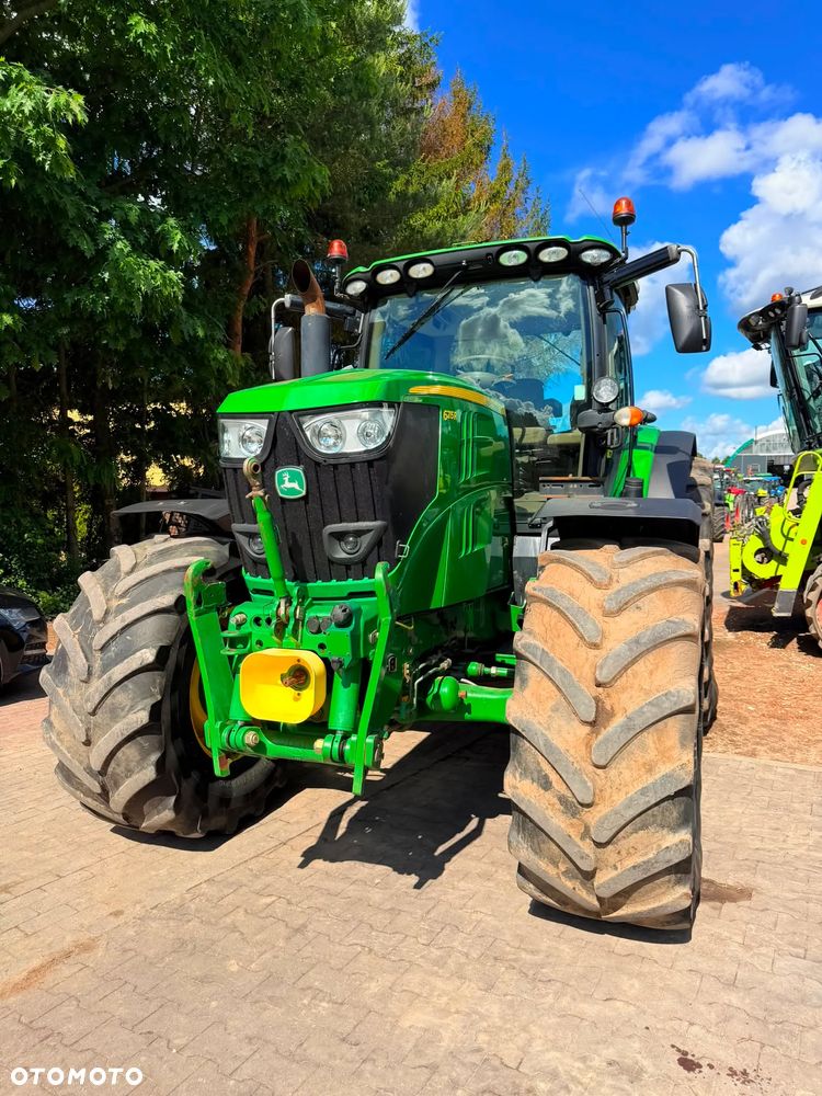 John Deere 6215R - 7