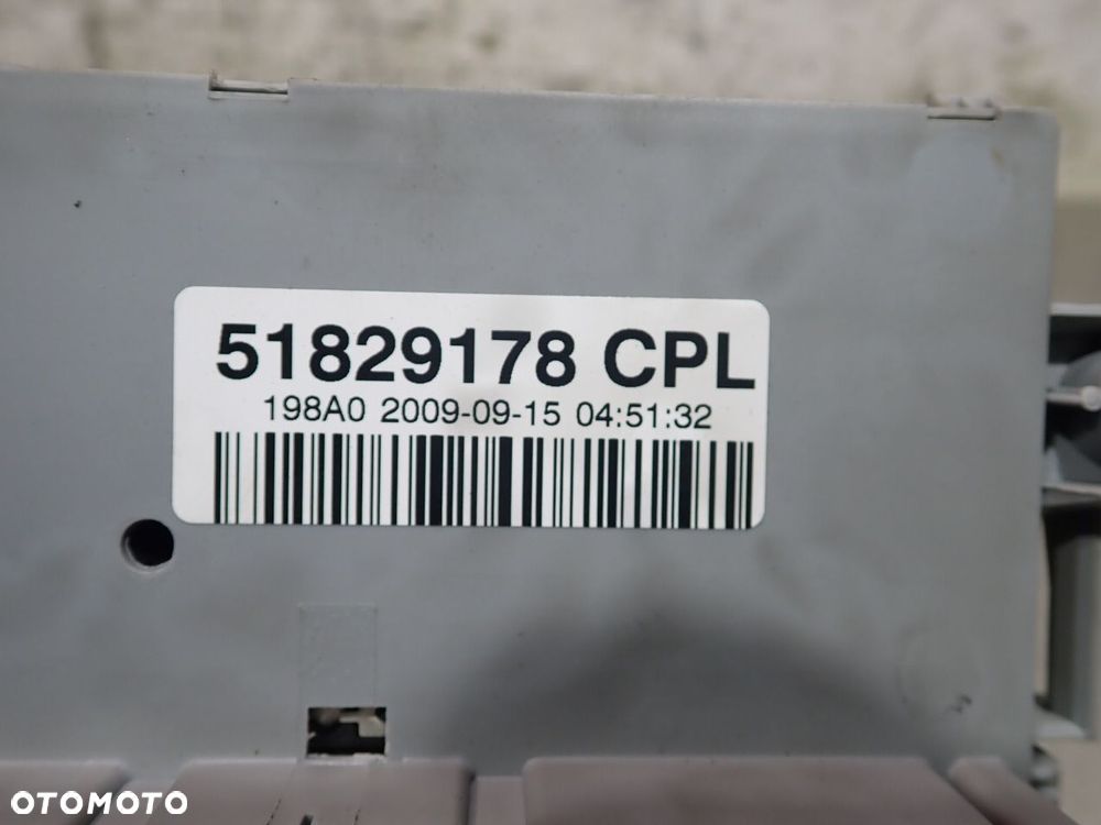 SKRZYNKA BEZPIECZNIKÓW FIAT BRAVO II 51829178 - 4