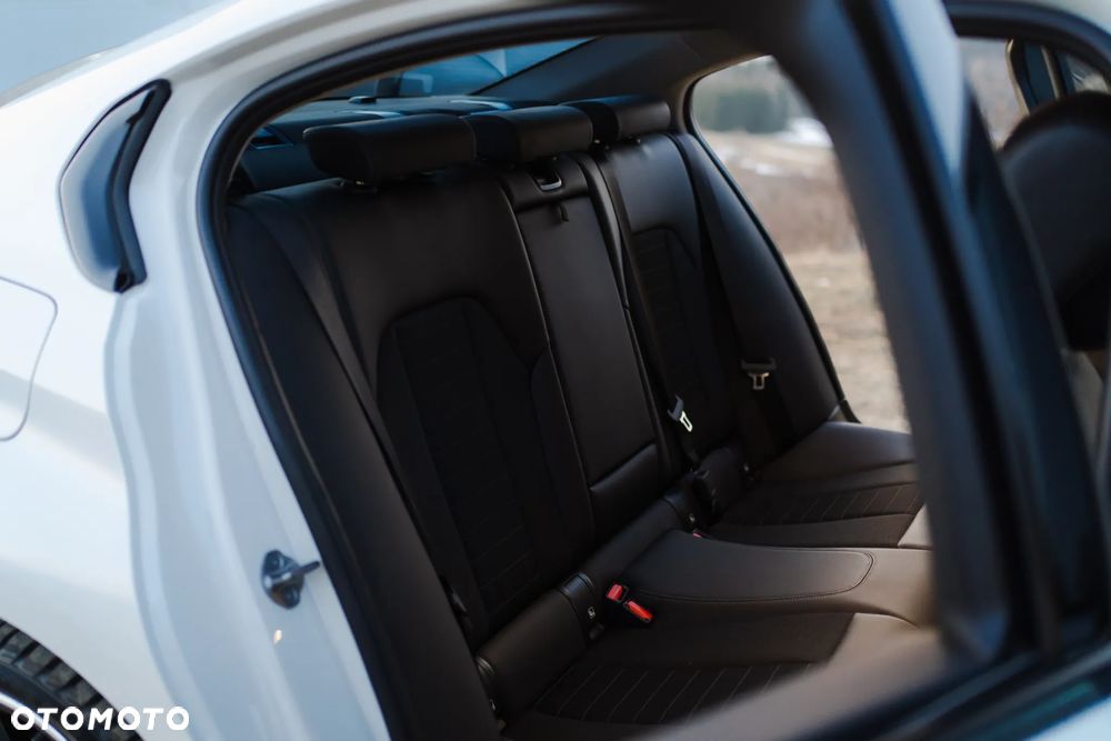 BMW Seria 3 318d - 23