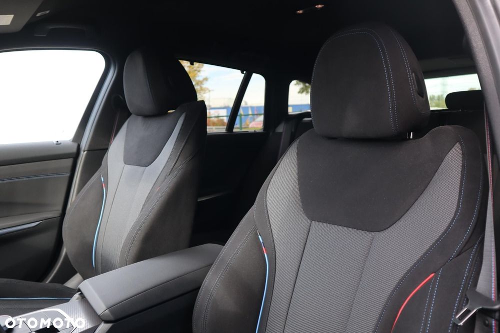 BMW Seria 3 330i M Sport - 9