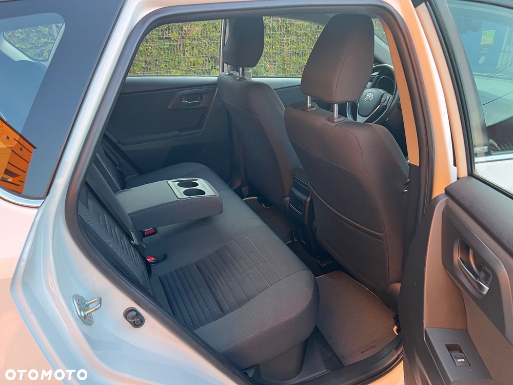Toyota Auris 1.8 HSD Sol - 23