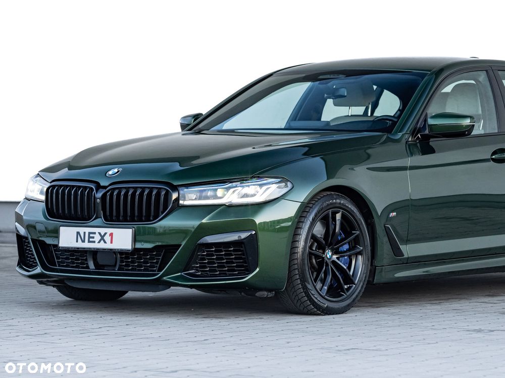 BMW Seria 5 M550i xDrive - 16