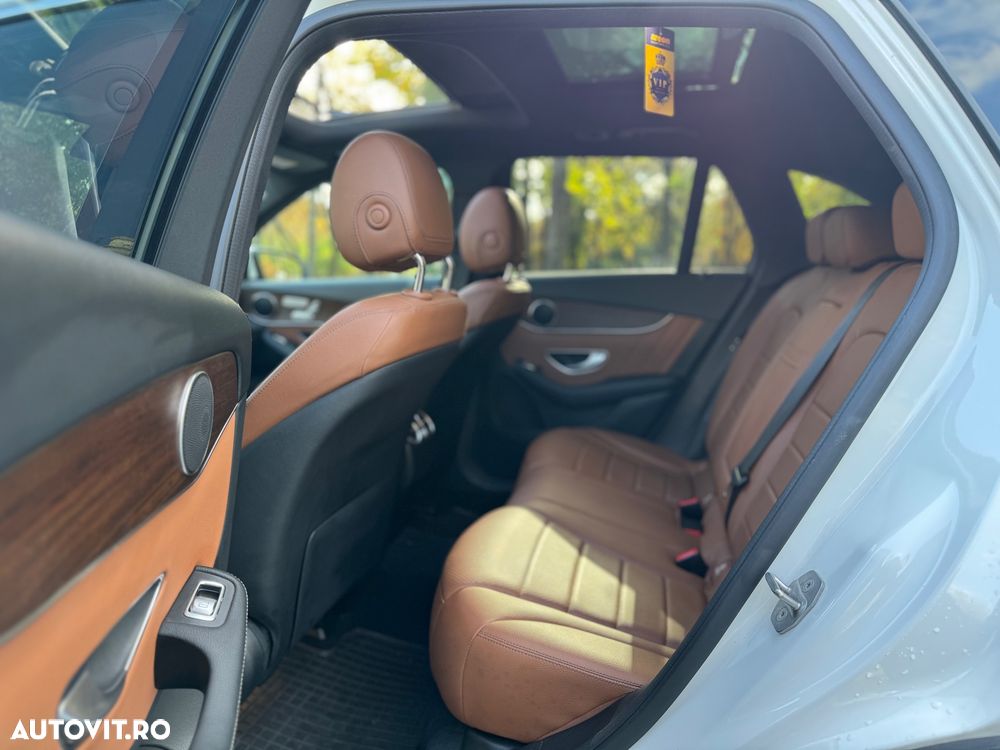 Mercedes-Benz GLC 300 4Matic 9G-TRONIC AMG Line - 20