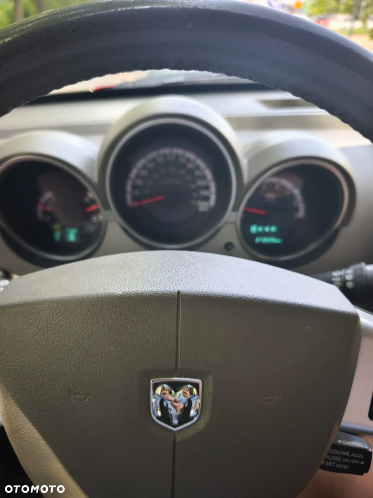 Dodge Nitro - 10