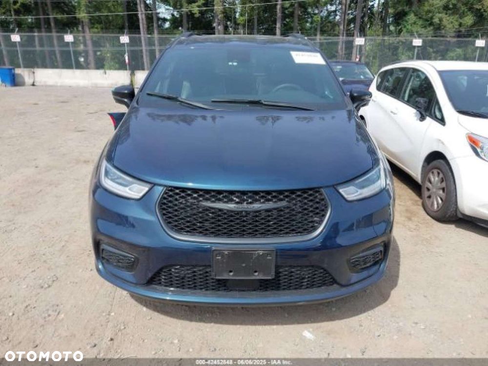 Chrysler Pacifica - 5