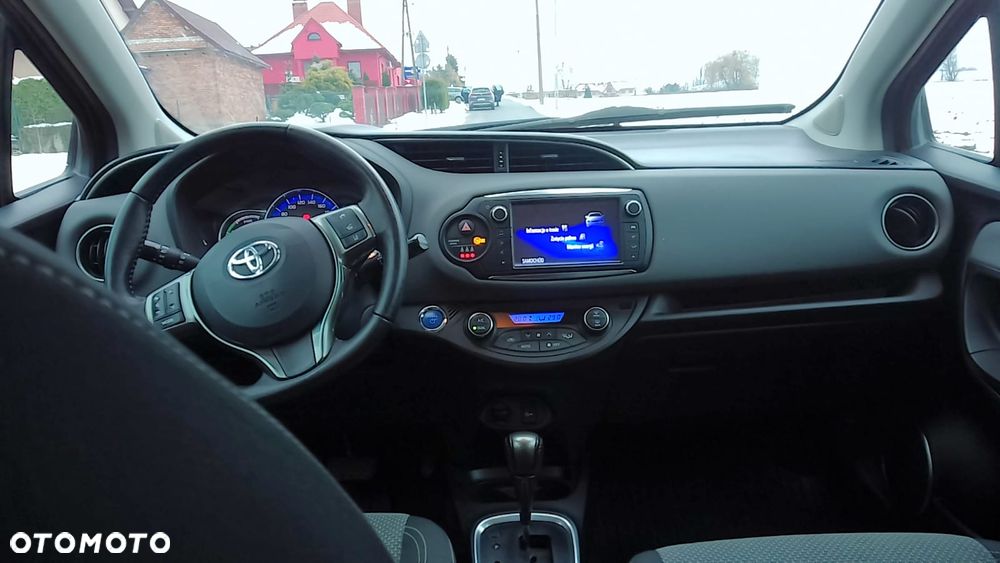 Toyota Yaris Hybrid 100 Premium - 8