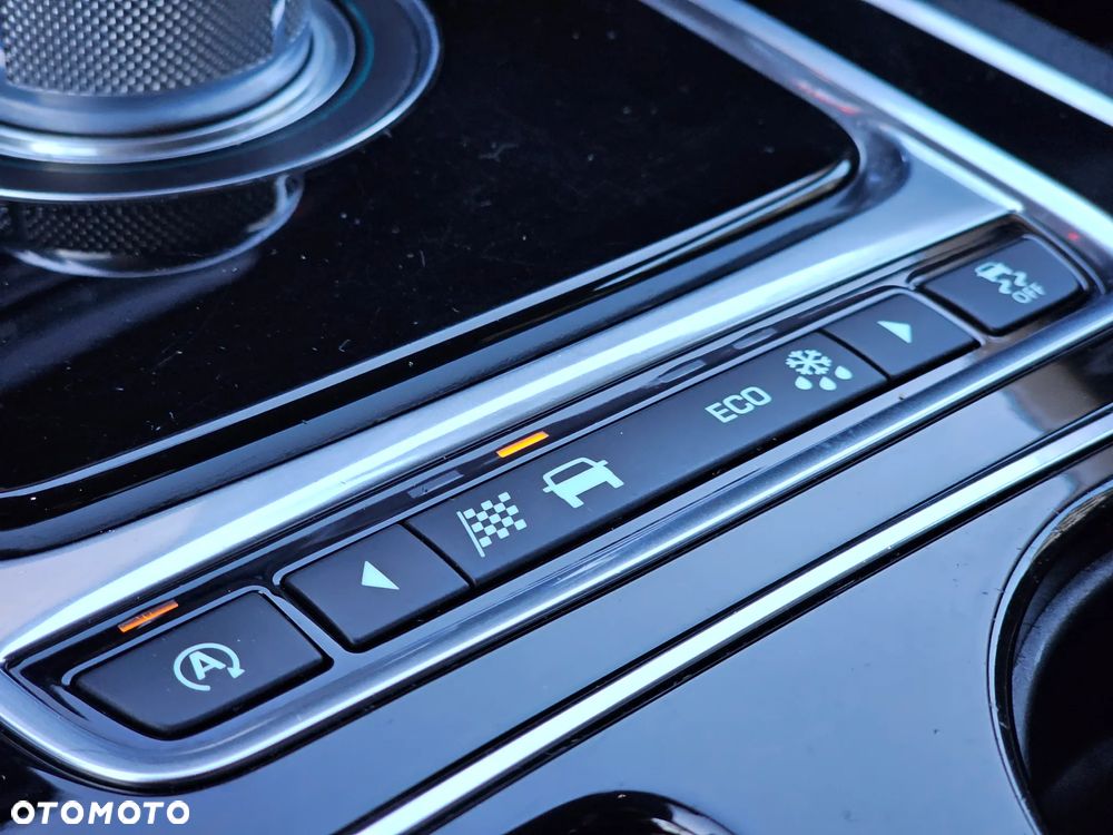 Jaguar XE 2.0 D Prestige - 39