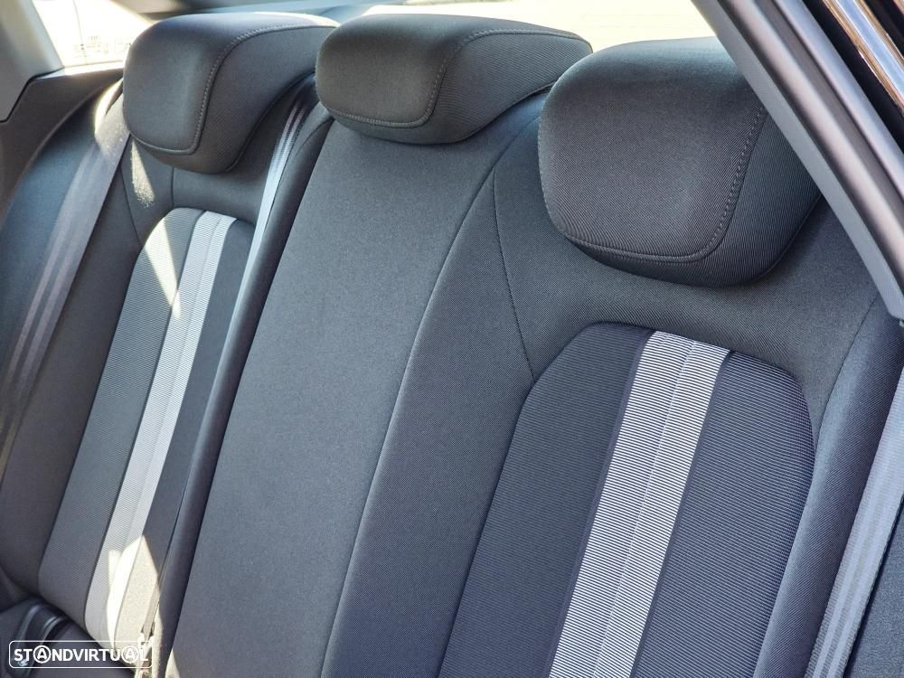 Audi A3 Limousine 30 TDI Advanced - 32