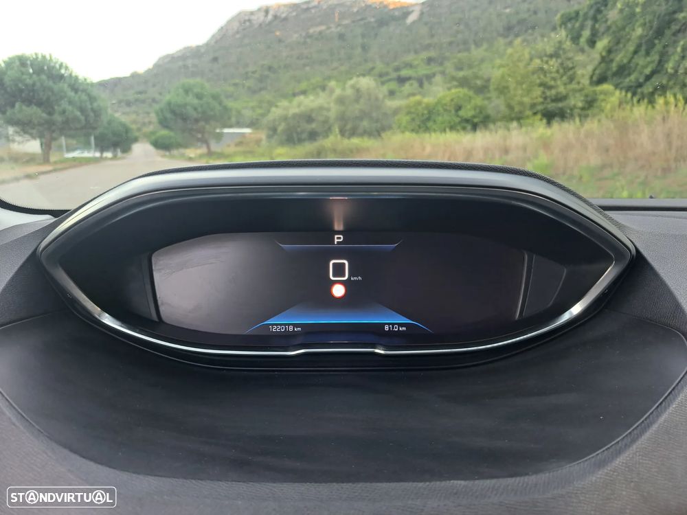 Peugeot 3008 1.5 BlueHDi Allure EAT8 - 18