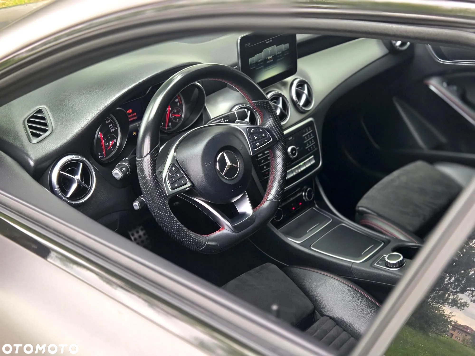 Mercedes-Benz CLA 200 7G-DCT AMG Line - 30