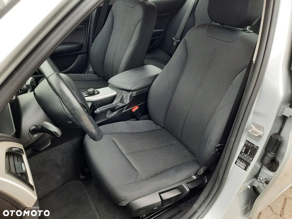 BMW Seria 1 118i - 17