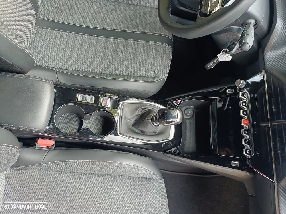 Peugeot 2008 1.2 PureTech Allure Pack - 25