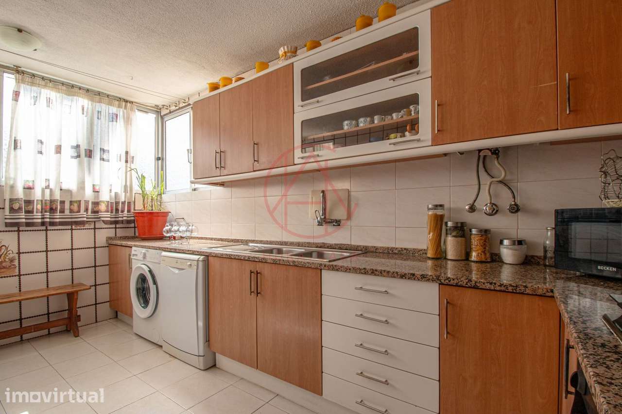 APARTAMENTO T3 1º andar c/ elevador - Sto Antonio da Charneca - Grande imagem: 2/36